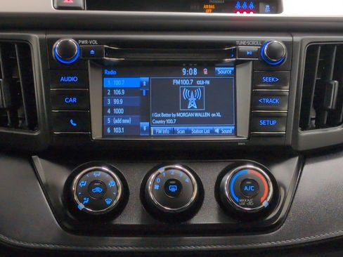 Used 2018 Toyota RAV4 LE image 14