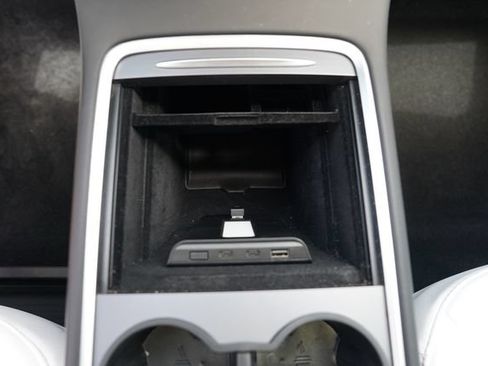 Used 2022 Tesla Model Y Long Range AWD/4WD image 40