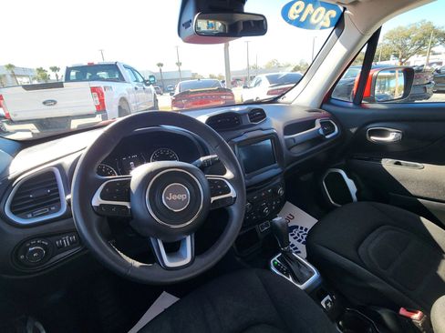 Used 2019 Jeep Renegade Latitude image 19