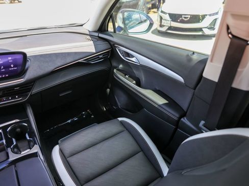 Used 2025 Buick Envision Sport Touring AWD/4WD image 28