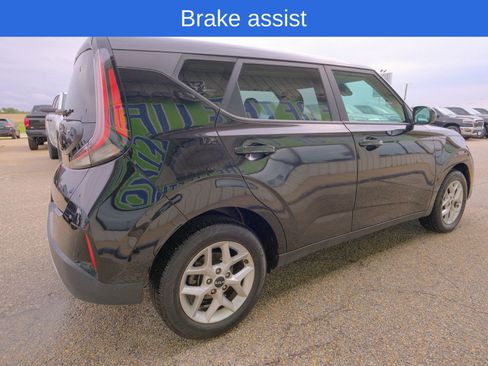 Used 2023 Kia Soul LX w/ LX Technology Package image 9