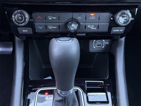 New 2026 Jeep Compass Latitude image 16