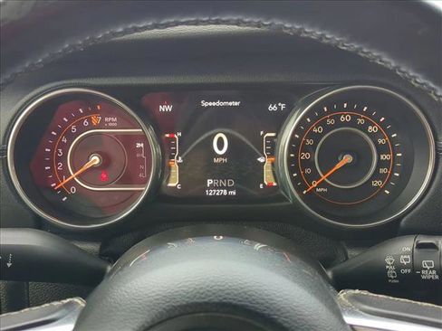 Used 2018 Jeep Wrangler Unlimited Sahara image 11