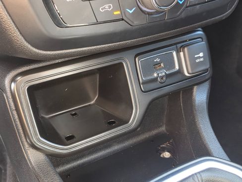 Used 2019 Jeep Renegade Altitude w/ Quick Order Package 2XM image 36