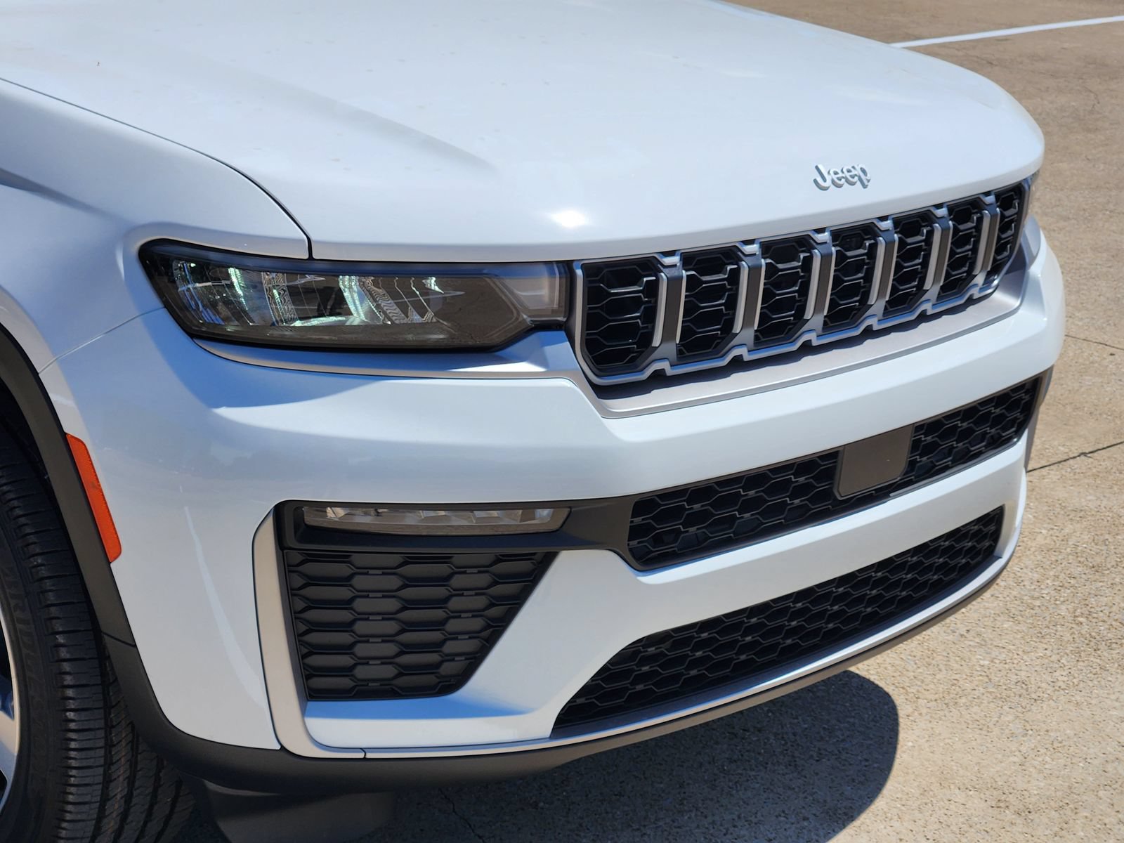 New 2026 Jeep Grand Cherokee Limited AWD/4WD image 9