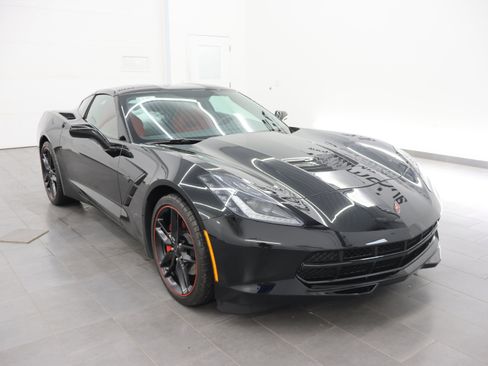 Used 2019 Chevrolet Corvette Stingray Coupe w/ Carbon Flash Badge Package RWD image 2