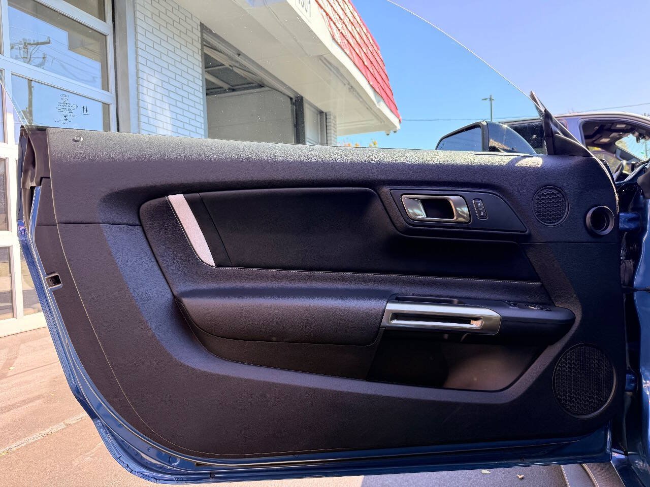 Used 2020 Ford Mustang Shelby GT500 w/ Carbon Fiber Track Pack RWD image 18