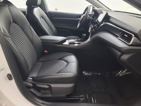 Used 2024 Toyota Camry SE image 16