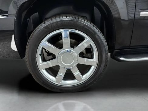 Used 2013 Cadillac Escalade ESV Luxury AWD/4WD image 26