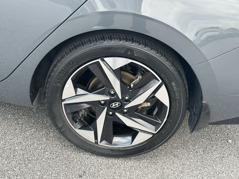 Used 2023 Hyundai Elantra Limited FWD image 18