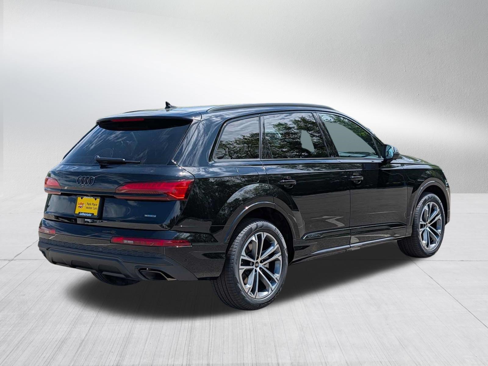 Used 2026 Audi Q7 2.0T Premium w/ Convenience Plus Package AWD/4WD image 2