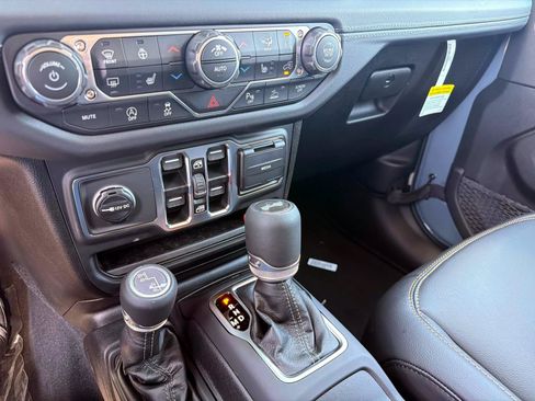 New 2026 Jeep Wrangler Unlimited Sahara AWD/4WD image 11