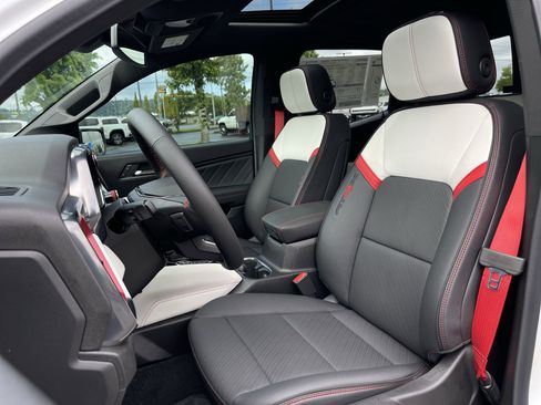 New 2025 GMC Canyon AT4 w/ AT4X Package image 55