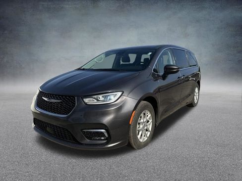 Used 2023 Chrysler Pacifica Touring-L FWD image 31