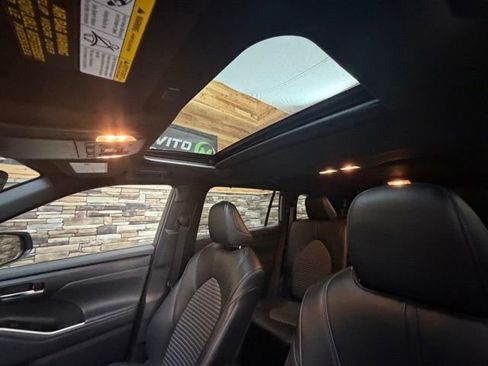 Used 2022 Toyota Highlander XSE AWD/4WD image 28