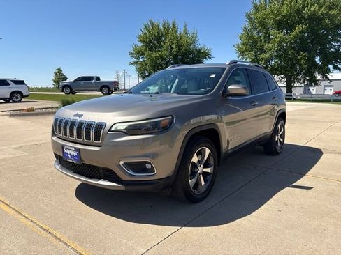 Used 2019 Jeep Cherokee Limited AWD/4WD image 3