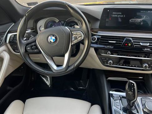 Used 2018 BMW 530e RWD image 58
