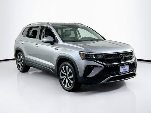 Used 2023 Volkswagen Taos SE image 3