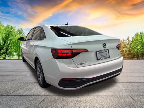 Certified 2024 Volkswagen Jetta SE image 6