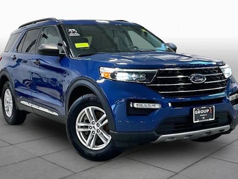Certified 2022 Ford Explorer XLT w/ Equipment Group 202A AWD/4WD image 4