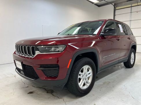 Used 2024 Jeep Grand Cherokee Laredo w/ Luxury Tech Group I AWD/4WD image 12