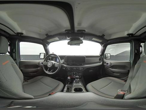 Used 2025 Jeep Wrangler Unlimited Rubicon AWD/4WD image 26