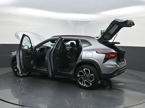 Used 2025 Chevrolet Trax RS w/ Driver Confidence Package image 38