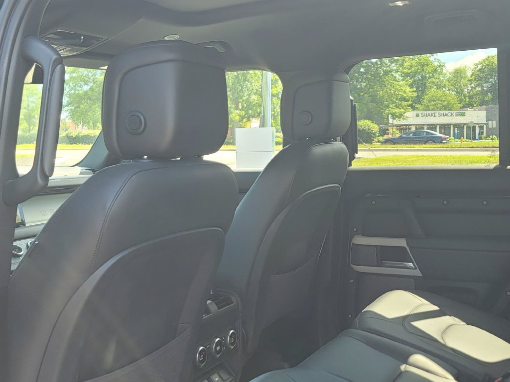 Used 2023 Land Rover Defender 110 SE AWD/4WD image 17
