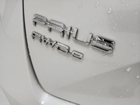 Used 2021 Toyota Prius LE image 13