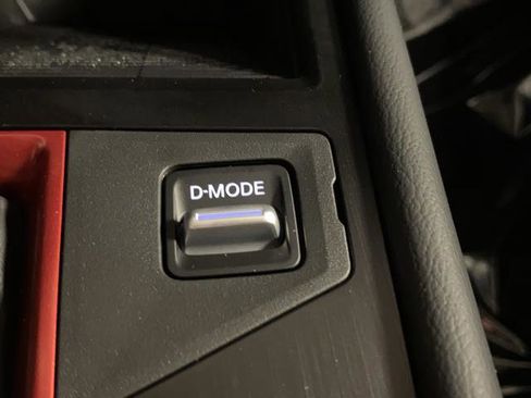 Certified 2025 Nissan Kicks SR image 18