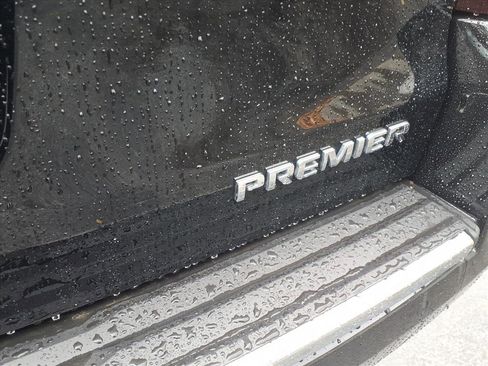 Used 2019 Chevrolet Suburban Premier image 12