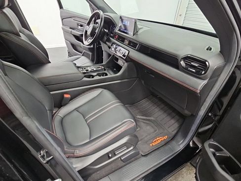 Used 2025 Honda Pilot TrailSport image 38