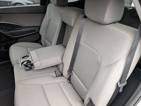 Used 2017 Hyundai Santa Fe SE image 8