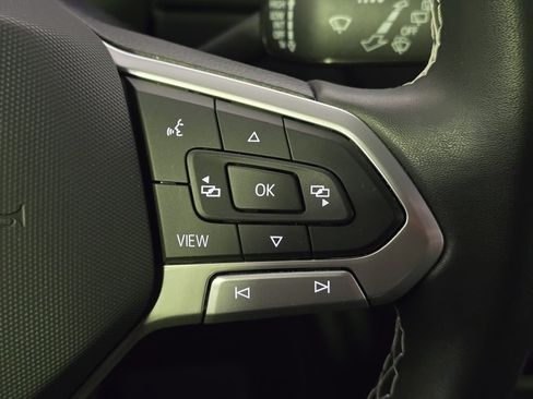 Used 2022 Volkswagen Tiguan SE image 18