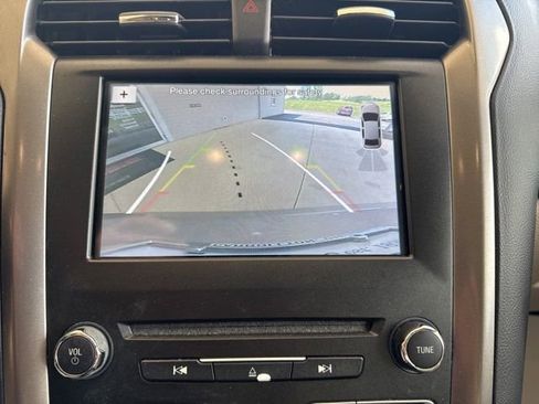 Used 2017 Ford Fusion SE w/ Fusion SE Technology Package FWD image 21