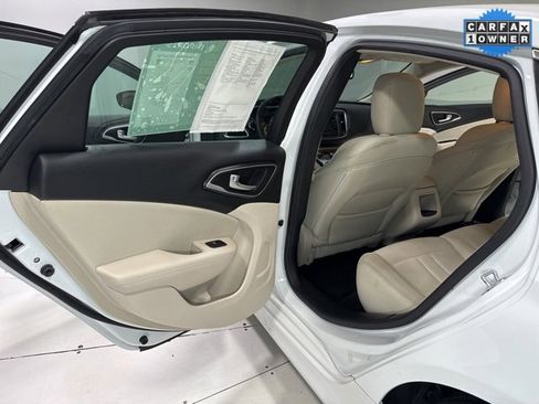 Used 2016 Chrysler 200 Limited image 18