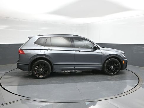 Used 2021 Volkswagen Tiguan SE FWD image 11