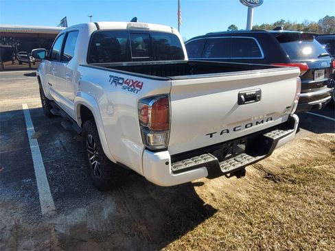 Used 2022 Toyota Tacoma TRD Sport image 12