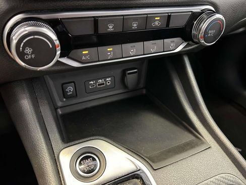 Used 2024 Nissan Sentra SV FWD image 22