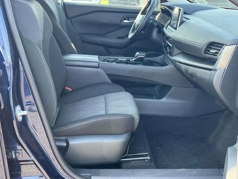 Used 2025 Nissan Rogue SV image 24