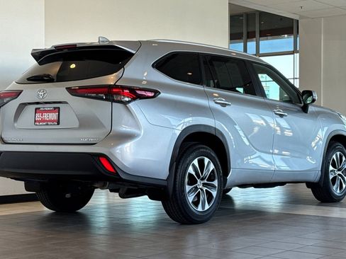 Certified 2024 Toyota Highlander XLE AWD/4WD image 4