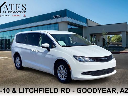 Used 2022 Chrysler Voyager LX FWD image 1