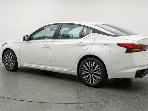 Used 2025 Nissan Altima 2.5 SV image 6