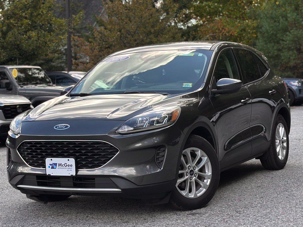 Used 2020 Ford Escape SE FWD image 1