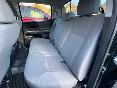 Used 2018 Toyota Tacoma SR5 image 22