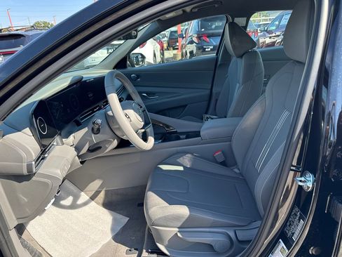 New 2025 Hyundai Elantra SEL image 9