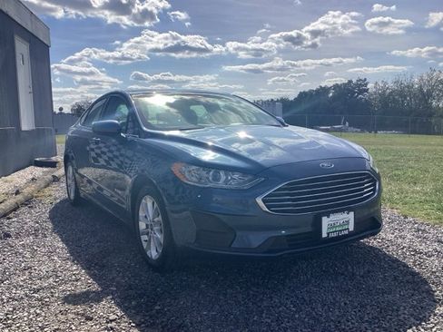 Used 2019 Ford Fusion SE image 4