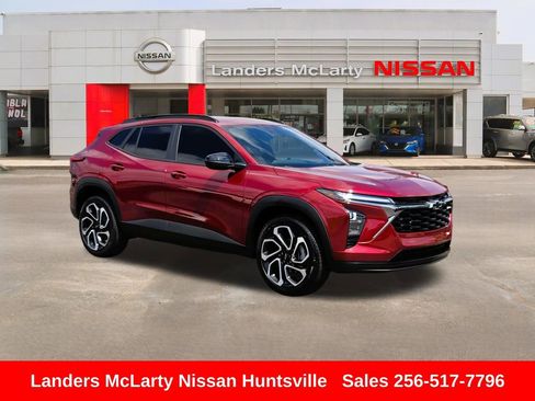 Used 2025 Chevrolet Trax RS w/ Driver Confidence Package FWD image 1