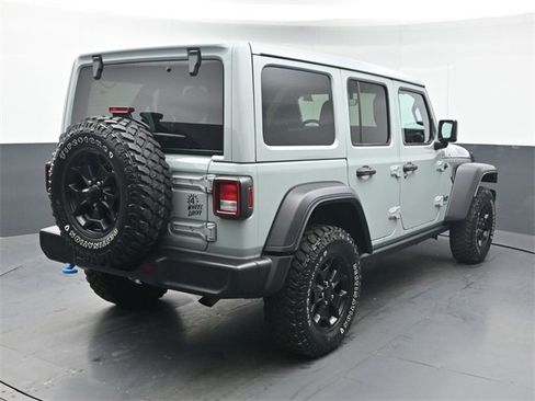 Used 2023 Jeep Wrangler Unlimited w/ Sun & Screen Package image 5