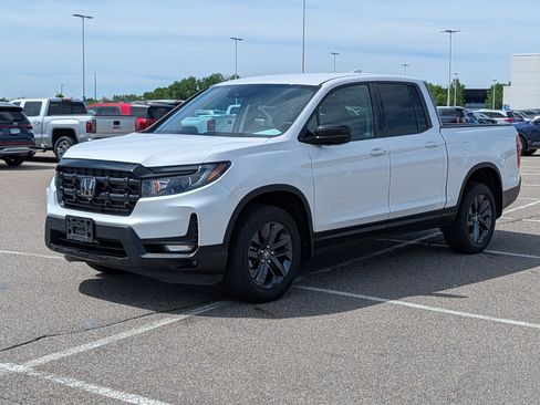 Used 2024 Honda Ridgeline Sport image 2